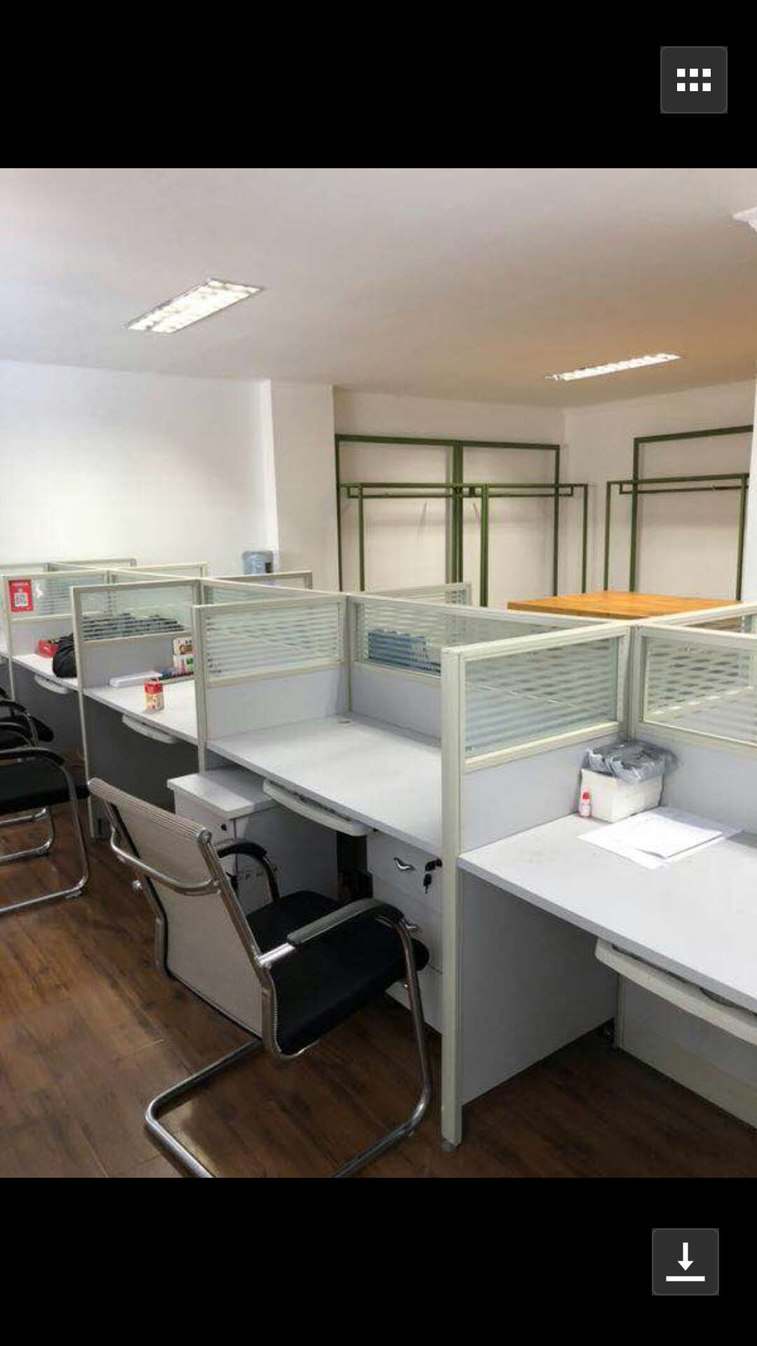  The office with 1200 fine decoration and complete office furniture can directly work