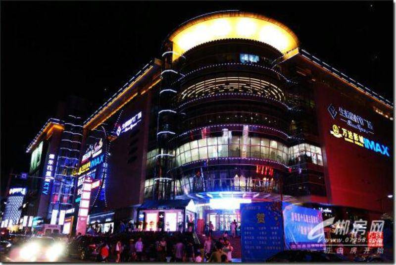 北湖公园旁 兴隆步行街 稀缺营业服装店_郴州商铺门面_郴房网