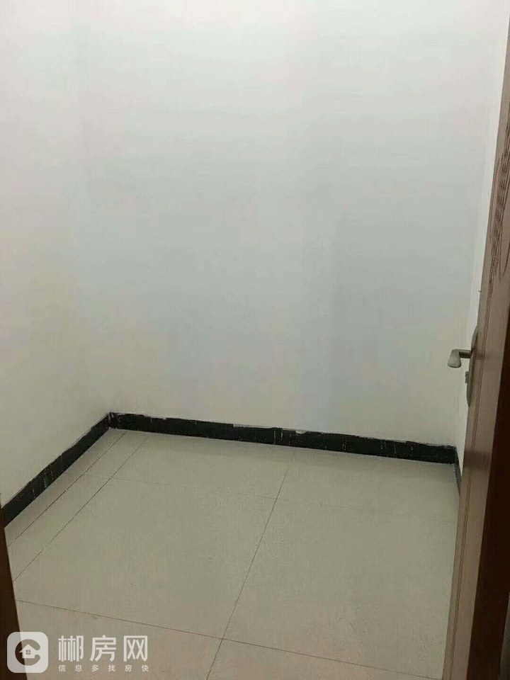 郴州万达广场附近梨树山板块2楼大三房可做四