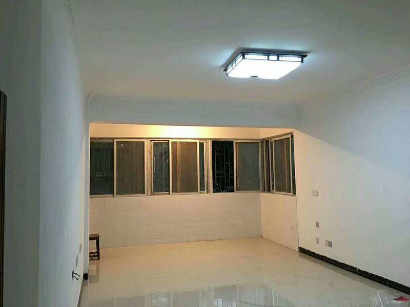 郴州万达广场附近梨树山板块2楼大三房可做四