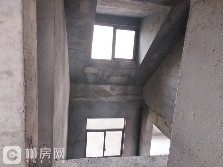 郴州御溪湖畔 复式楼 近学区 视野开阔 南北通透