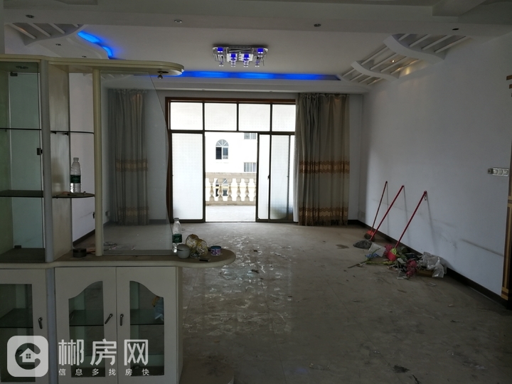 郴州九中学位房市建设局院内带装修带车库出售