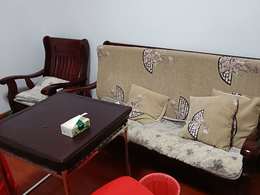 糧食局家屬80平2室2廳1衛，六中南校區，離六中一墻之隔。原本就是三房改成了兩房。