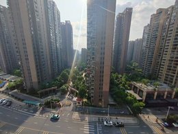 九中本部劃分內 五嶺國際業主精裝一室一廳 帶家具家電 滿兩年 秒殺價格