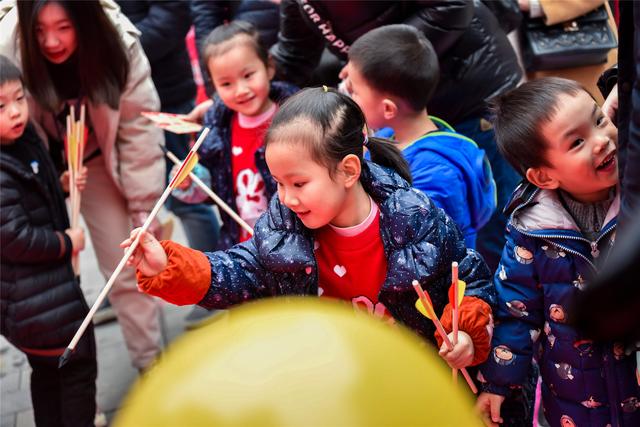 éè¿äºä¸å¨æ«çå
¨æ°æ°å¹´ç欢 é£åä¸è«åéè¿äºè¿å¿çæç¾ç¯ä¼