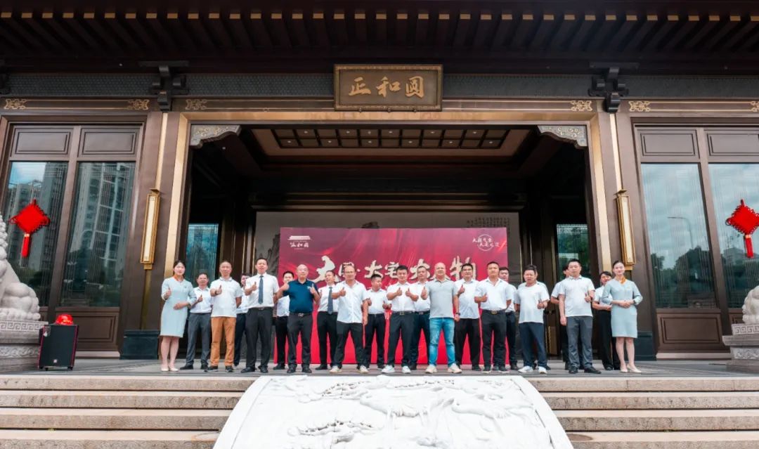 5abcebd87a380adc129626a6772fea8.jpg